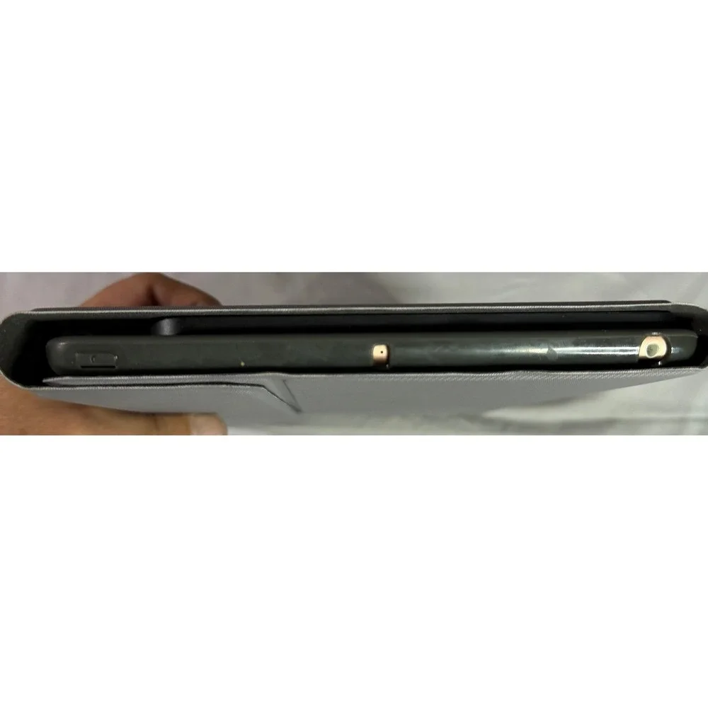 Apple iPad 8th Gen A2270 32GB Rose Gold with Bluetooth Keyboard Case Bundle